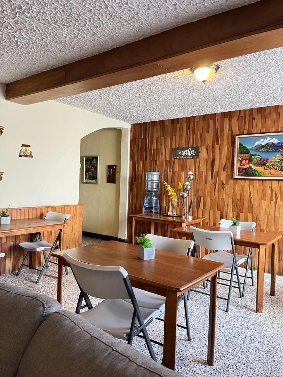 Hostal Los Volcanes Guatemala City Exterior photo
