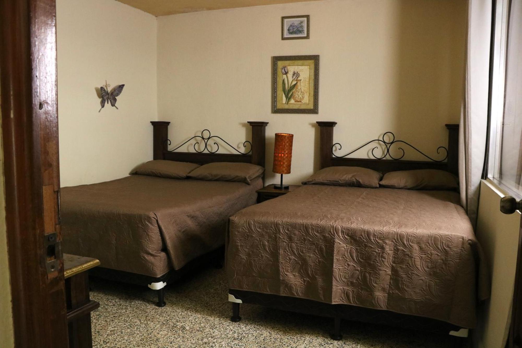 Hostal Los Volcanes Guatemala City Exterior photo