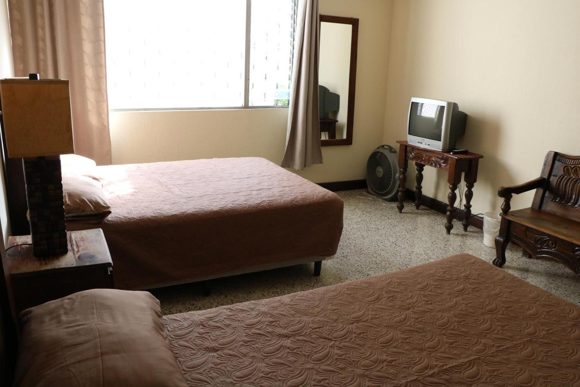 Hostal Los Volcanes Guatemala City Exterior photo