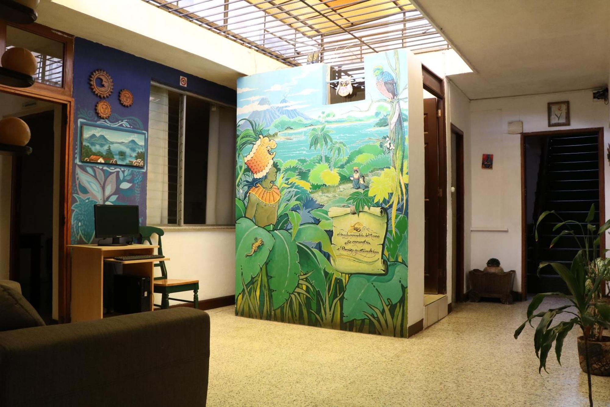 Hostal Los Volcanes Guatemala City Exterior photo