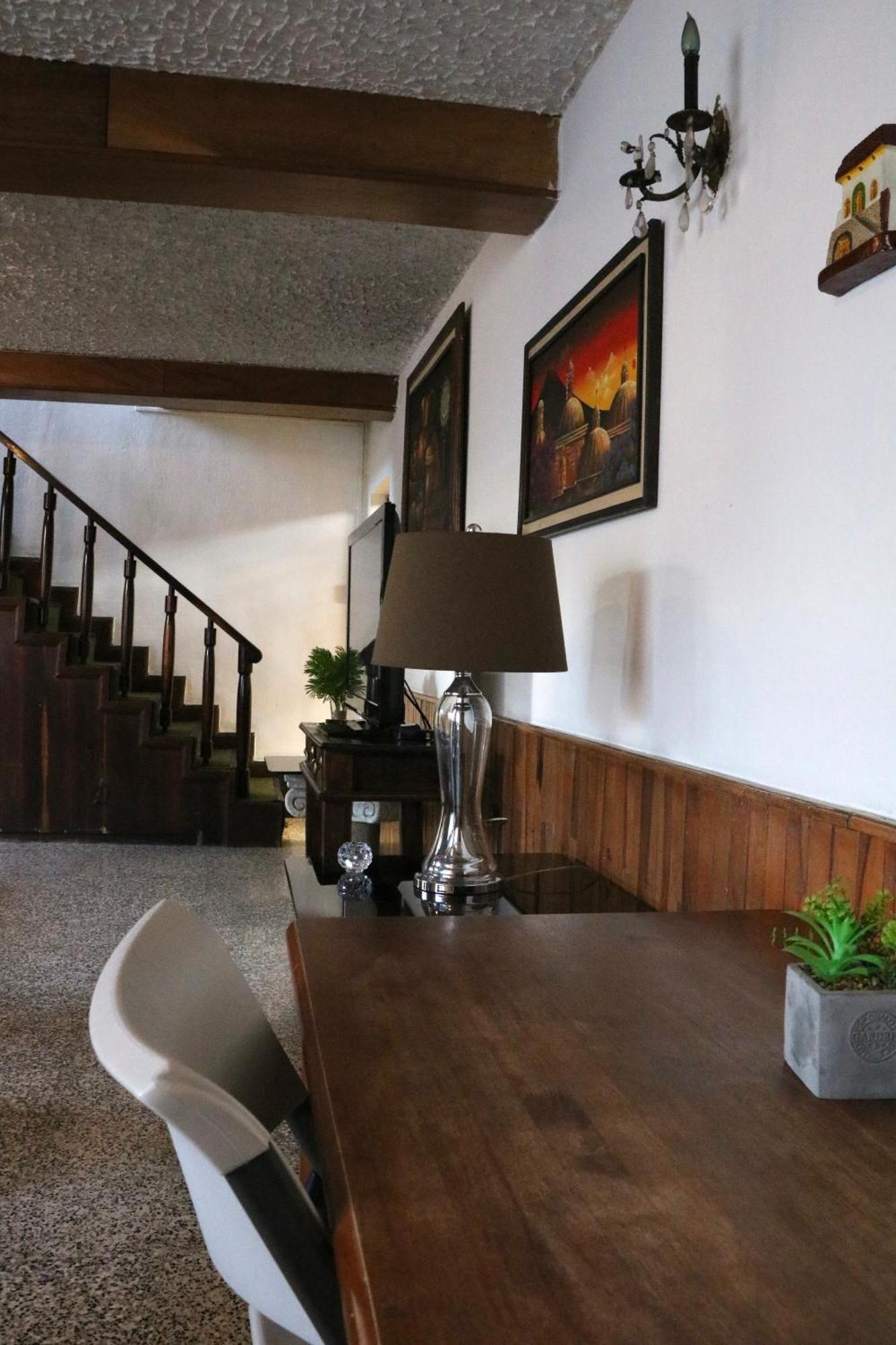 Hostal Los Volcanes Guatemala City Exterior photo