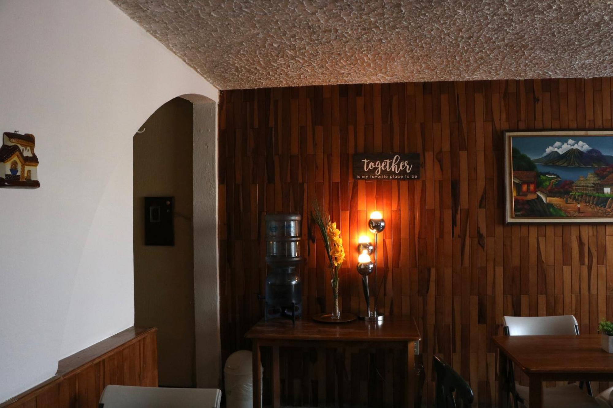 Hostal Los Volcanes Guatemala City Exterior photo