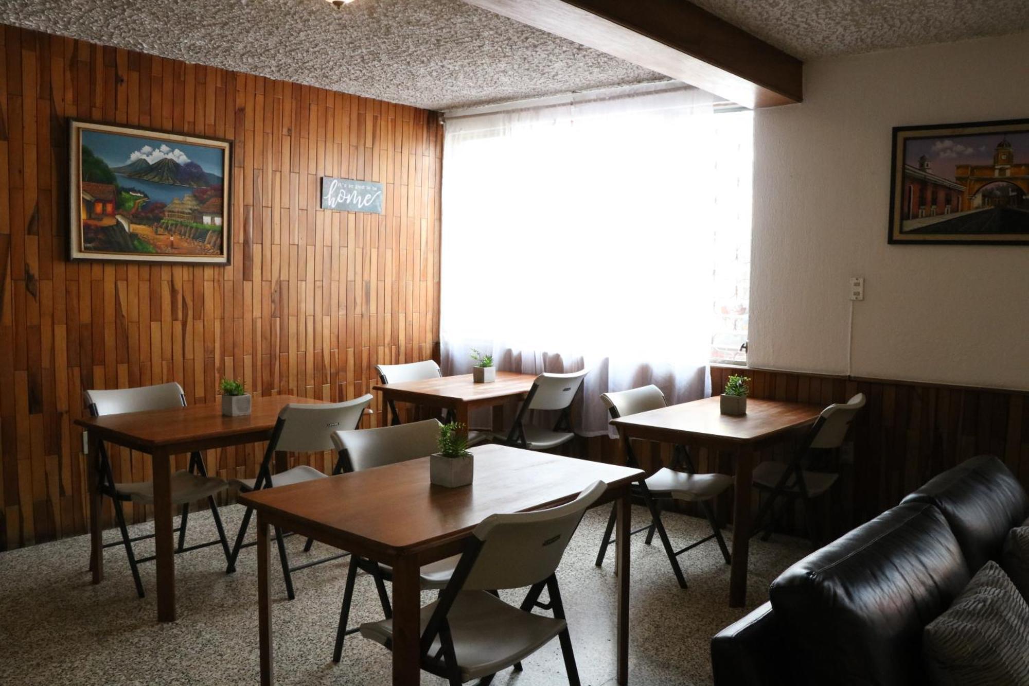 Hostal Los Volcanes Guatemala City Exterior photo